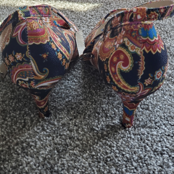NWOT Paisley Open Toe Heels - Picture 3 of 8